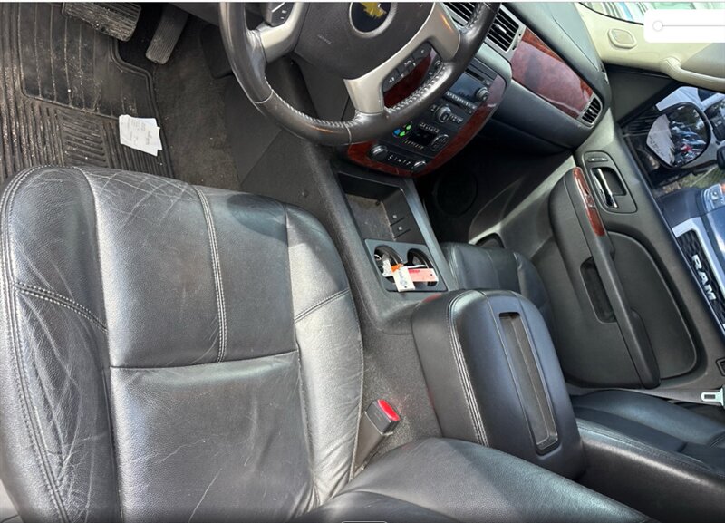 2013 Chevrolet Tahoe LT - Photo 9 - Elkhart, IN 46514