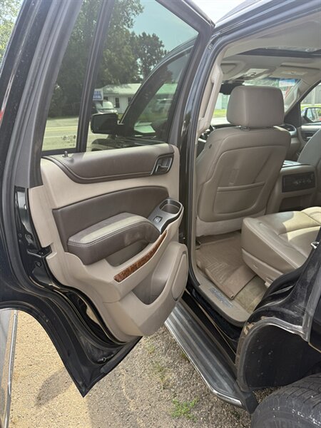 2015 Chevrolet Tahoe LTZ - Photo 7 - Elkhart, IN 46514