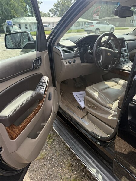 2015 Chevrolet Tahoe LTZ - Photo 5 - Elkhart, IN 46514