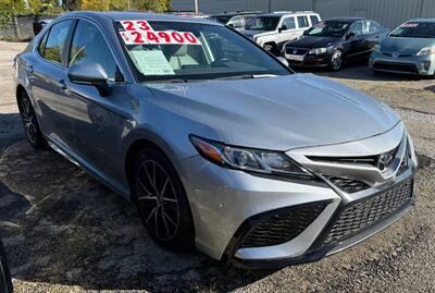 2023 Toyota Camry SE   - Photo 2 - Elkhart, IN 46514