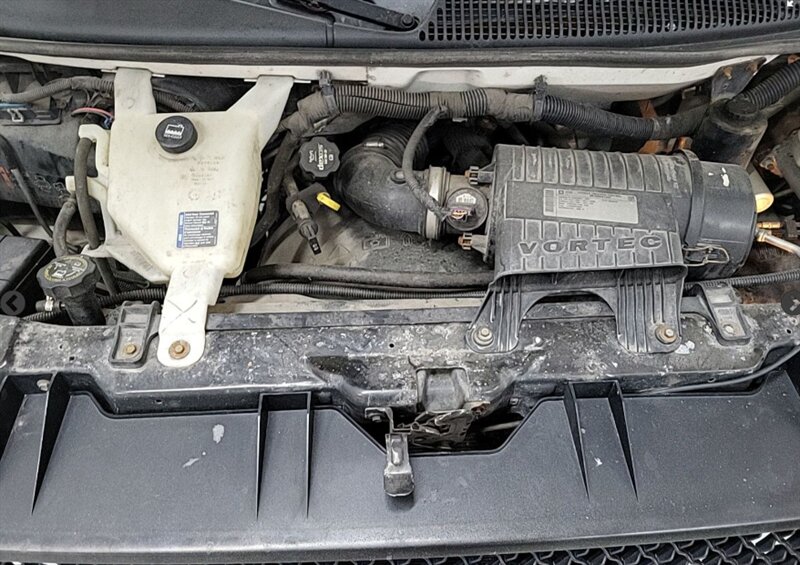 2014 Chevrolet Express 1500 - Photo 4 - Elkhart, IN 46514