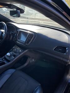 2015 Chrysler 200 S   - Photo 10 - Elkhart, IN 46514