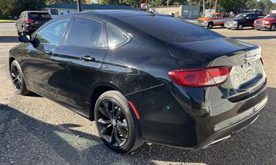 2015 Chrysler 200 S   - Photo 3 - Elkhart, IN 46514