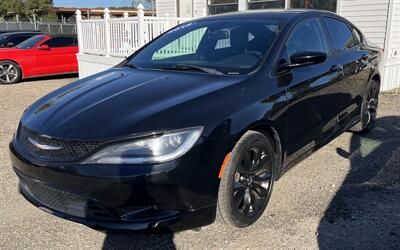 2015 Chrysler 200 S   - Photo 2 - Elkhart, IN 46514