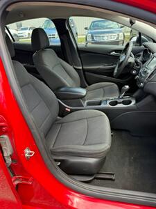 2017 Chevrolet Cruze LT Auto   - Photo 14 - Elkhart, IN 46514