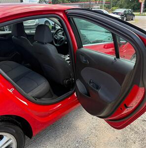 2017 Chevrolet Cruze LT Auto   - Photo 15 - Elkhart, IN 46514