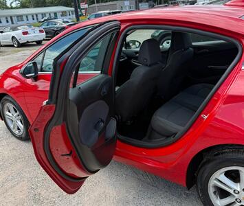 2017 Chevrolet Cruze LT Auto   - Photo 10 - Elkhart, IN 46514
