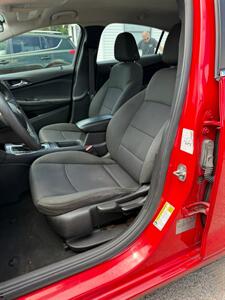 2017 Chevrolet Cruze LT Auto   - Photo 9 - Elkhart, IN 46514