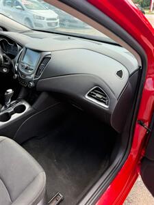 2017 Chevrolet Cruze LT Auto   - Photo 13 - Elkhart, IN 46514