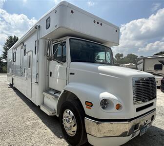 2002 FreightLiner 112   - Photo 2 - Elkhart, IN 46514