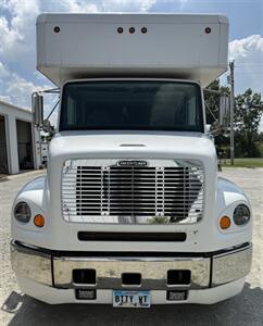 2002 FreightLiner 112   - Photo 3 - Elkhart, IN 46514