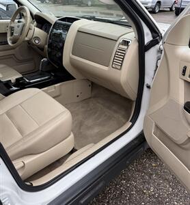 2010 Ford Escape Limited   - Photo 10 - Elkhart, IN 46514