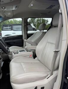 2013 Chrysler Town & Country Touring   - Photo 5 - Elkhart, IN 46514