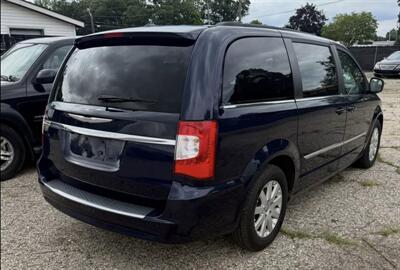 2013 Chrysler Town & Country Touring   - Photo 3 - Elkhart, IN 46514