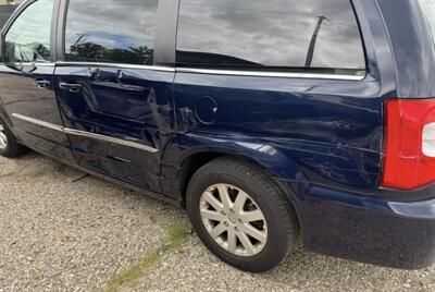 2013 Chrysler Town & Country Touring   - Photo 9 - Elkhart, IN 46514