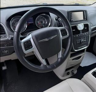 2013 Chrysler Town & Country Touring   - Photo 4 - Elkhart, IN 46514