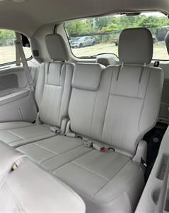 2013 Chrysler Town & Country Touring   - Photo 7 - Elkhart, IN 46514