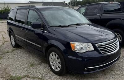2013 Chrysler Town & Country Touring   - Photo 2 - Elkhart, IN 46514