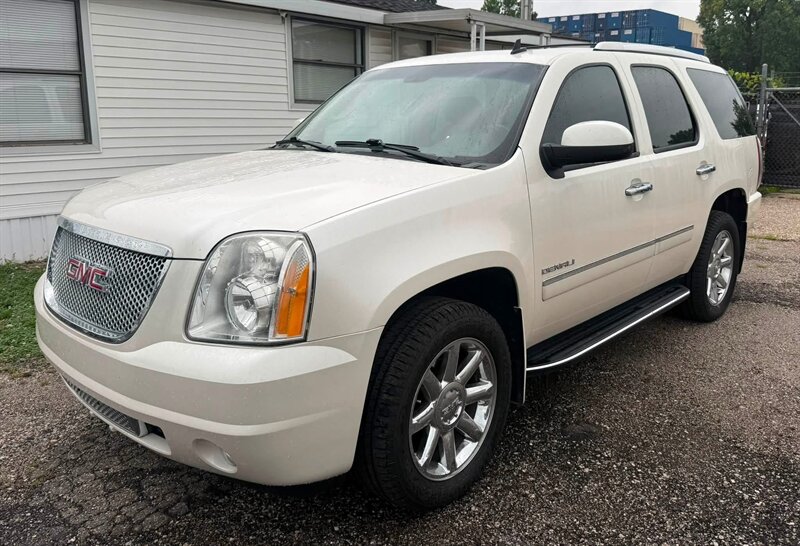 2012 GMC Yukon Denali - Photo 1 - Elkhart, IN 46514