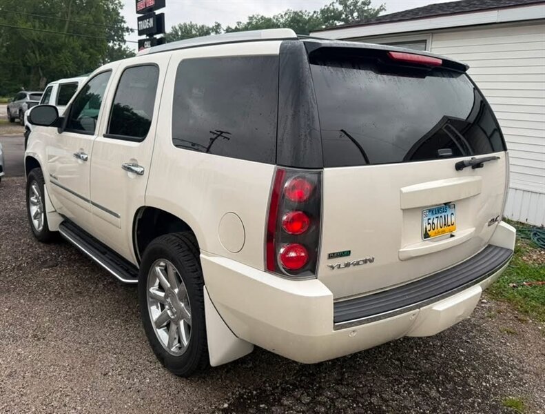 2012 GMC Yukon Denali - Photo 4 - Elkhart, IN 46514