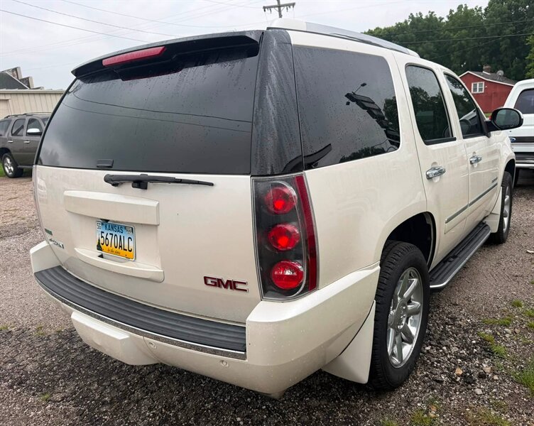 2012 GMC Yukon Denali - Photo 5 - Elkhart, IN 46514