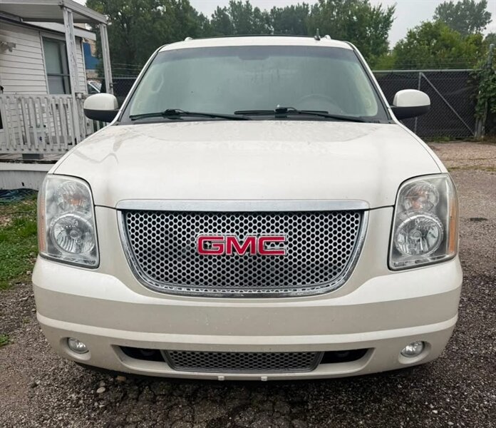 2012 GMC Yukon Denali - Photo 3 - Elkhart, IN 46514