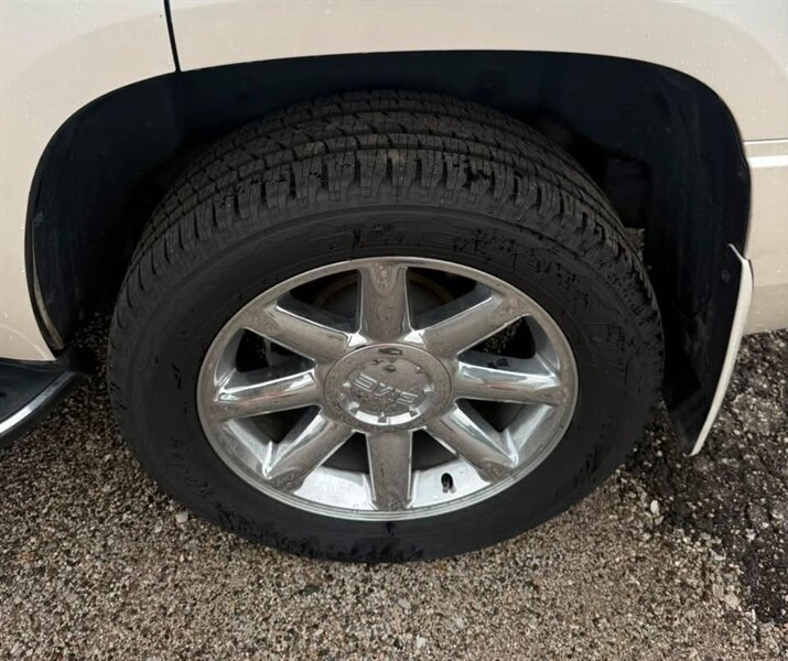 2012 GMC Yukon Denali - Photo 17 - Elkhart, IN 46514
