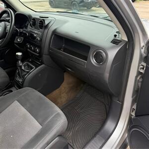 2016 Jeep Patriot Sport   - Photo 11 - Elkhart, IN 46514