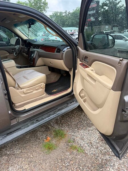 2013 Chevrolet Tahoe LT - Photo 14 - Elkhart, IN 46514