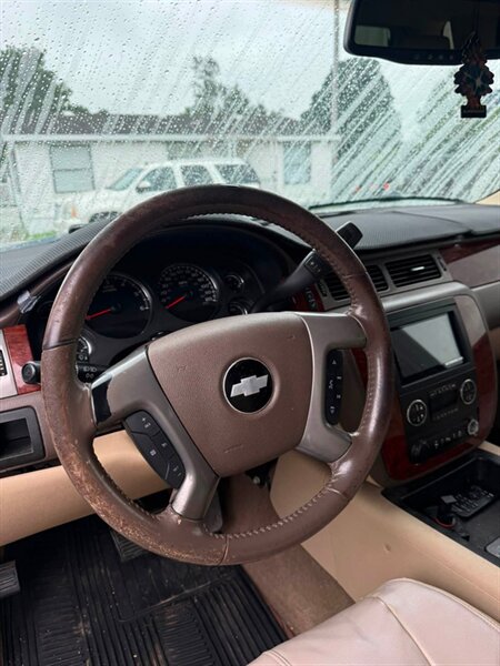 2013 Chevrolet Tahoe LT - Photo 9 - Elkhart, IN 46514