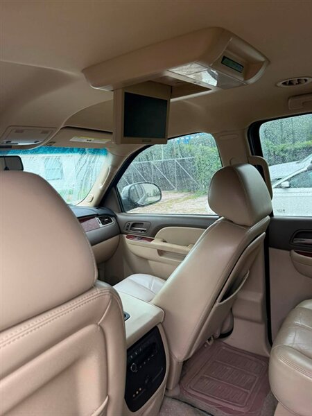 2013 Chevrolet Tahoe LT - Photo 12 - Elkhart, IN 46514