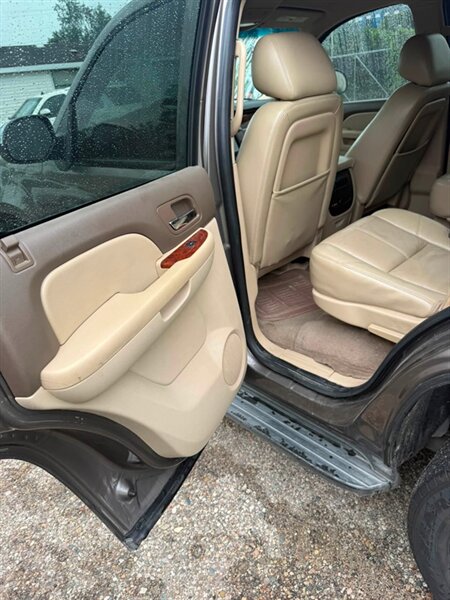 2013 Chevrolet Tahoe LT - Photo 10 - Elkhart, IN 46514