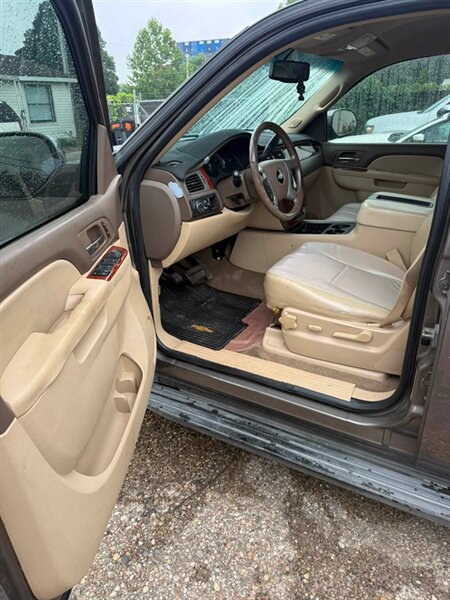2013 Chevrolet Tahoe LT - Photo 7 - Elkhart, IN 46514