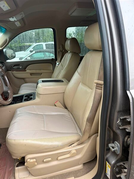 2013 Chevrolet Tahoe LT - Photo 8 - Elkhart, IN 46514