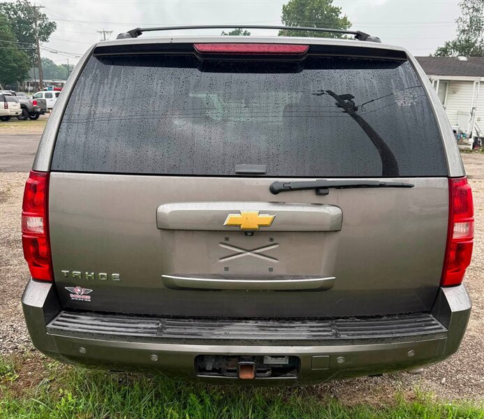 2013 Chevrolet Tahoe LT - Photo 6 - Elkhart, IN 46514
