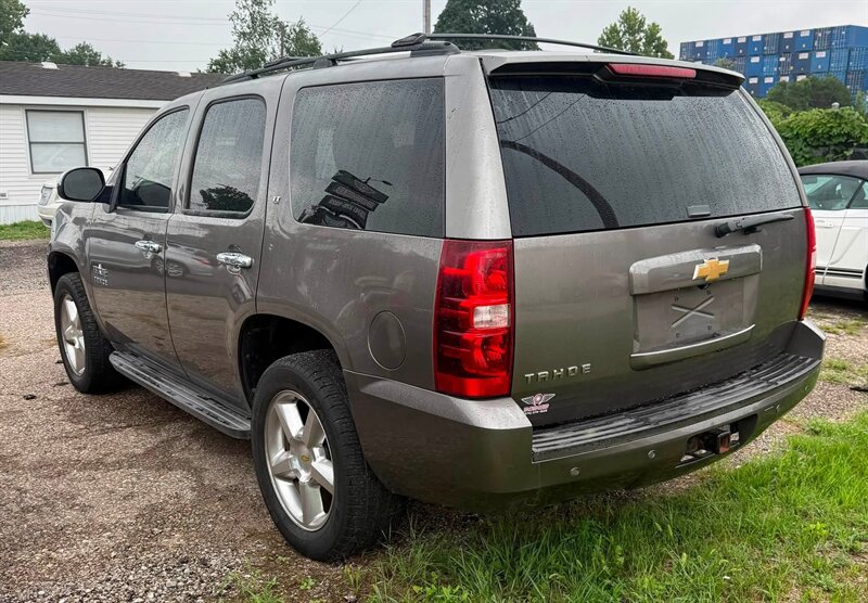 2013 Chevrolet Tahoe LT - Photo 4 - Elkhart, IN 46514