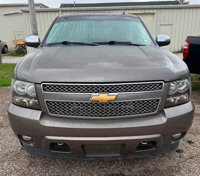 2013 Chevrolet Tahoe LT - Photo 3 - Elkhart, IN 46514