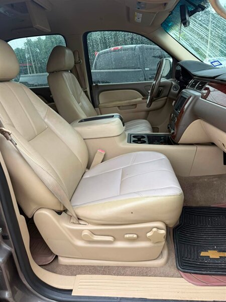2013 Chevrolet Tahoe LT - Photo 13 - Elkhart, IN 46514