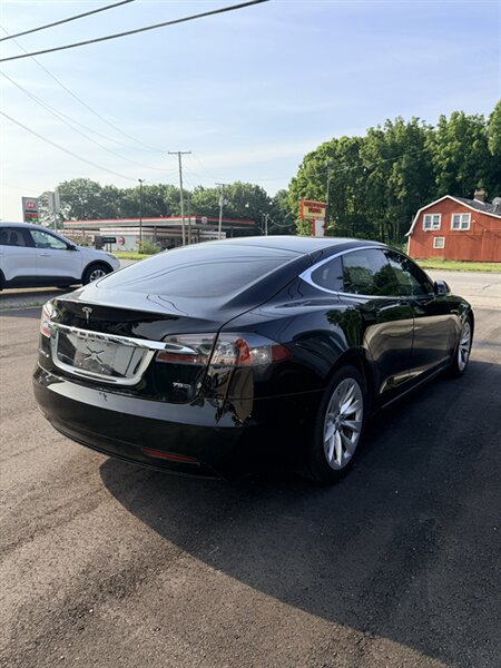 2019 Tesla Model S 75D - Photo 4 - Elkhart, IN 46514