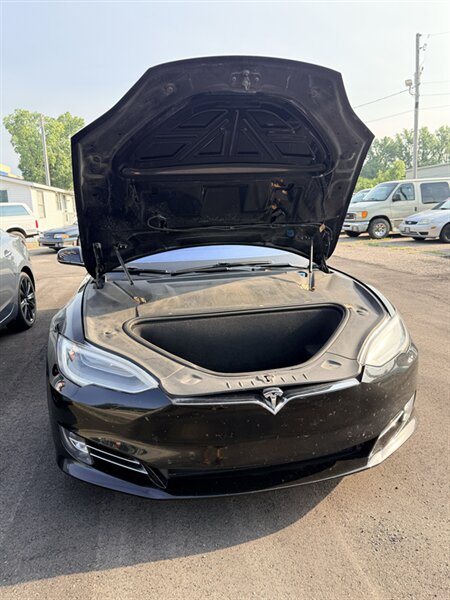 2019 Tesla Model S 75D - Photo 10 - Elkhart, IN 46514