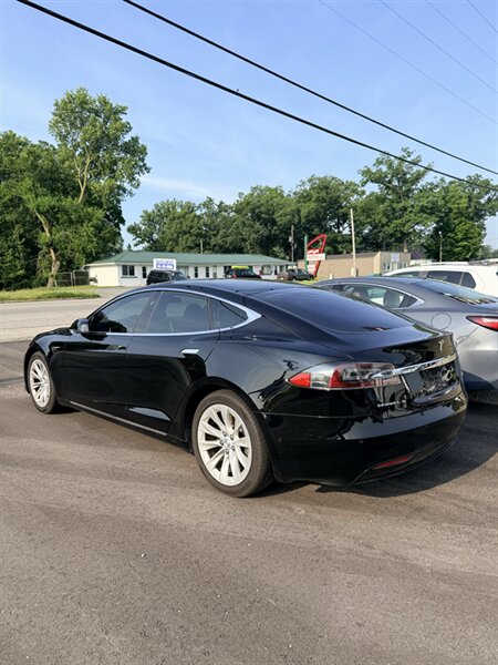 2019 Tesla Model S 75D - Photo 3 - Elkhart, IN 46514