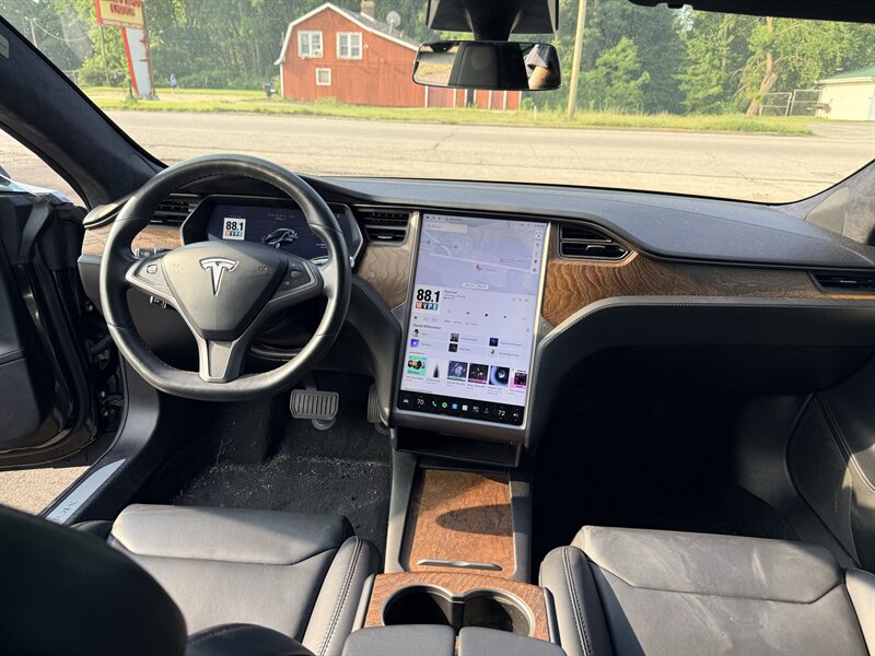 2019 Tesla Model S 75D - Photo 8 - Elkhart, IN 46514