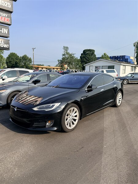 2019 Tesla Model S 75D - Photo 2 - Elkhart, IN 46514
