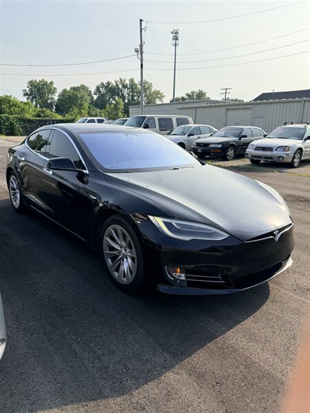 2019 Tesla Model S 75D - Photo 1 - Elkhart, IN 46514