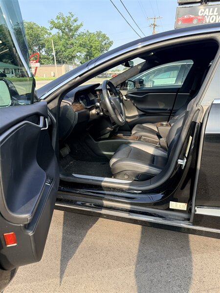 2019 Tesla Model S 75D - Photo 5 - Elkhart, IN 46514