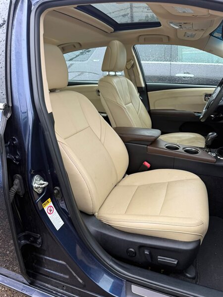 2014 Toyota Avalon XLE Premium - Photo 13 - Elkhart, IN 46514