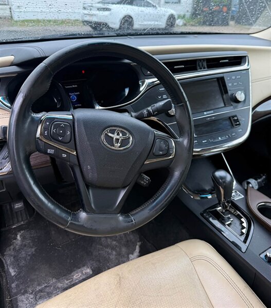 2014 Toyota Avalon XLE Premium - Photo 10 - Elkhart, IN 46514