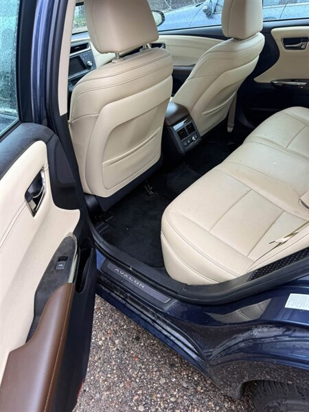 2014 Toyota Avalon XLE Premium - Photo 9 - Elkhart, IN 46514
