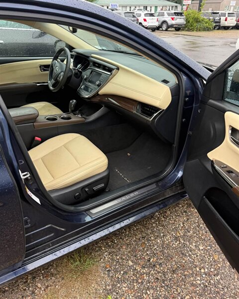 2014 Toyota Avalon XLE Premium - Photo 11 - Elkhart, IN 46514