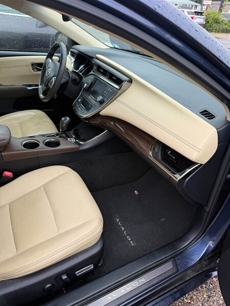 2014 Toyota Avalon XLE Premium - Photo 14 - Elkhart, IN 46514